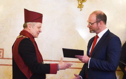 Rektor Miroslav Holeček převzal jmenovací dekret